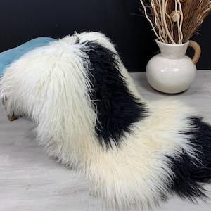 Sheepskin / Natural Icelandic White Black Sheepskin Rug * Genuine Natural Seat Cover* Comfort Pet Bed Throw Home Accent Rug