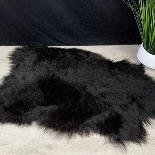 ICELANDIC Genuine Sheepskin rug * fur pelt * beautiful black natural color * sheepskin comfort pet bed seat cover pelt shops