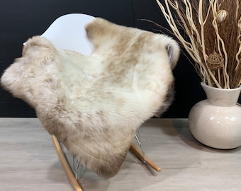 Beautiful Sheepskin Natural Rug Pelt Throw / Genuine Sheepskin Rug Pet Comfort Bed Throw Seat Cover