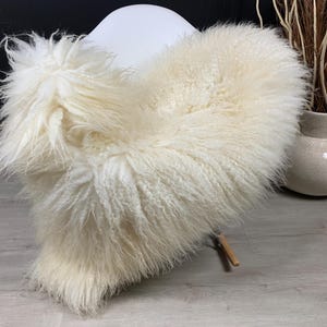 Luxury White Curly Icelandic Sheepskin Rug Pelt Genuine Leather Motorcycle Seat Cover Throw