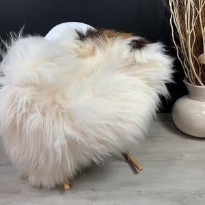 Natural Luxurious Icelandic Sheepskin Eco-Friendly Organic Sheepskin Soft Wool Rug Sustainable Sheepskin Throw Handmade Fur Home Decoration