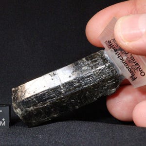 Cristal de fluororichterita de 5,6 cm Halliburton Co., Ontario, Wiberforce, Canadá