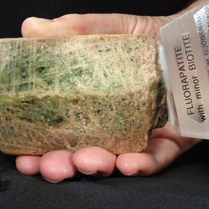 Cristal de fluorapatita de 11,1 cm con terminación de Bear Lake Diggings, Ontario, Canadá