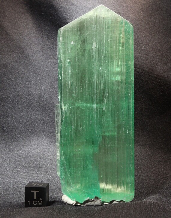 アフガニスタン産 9.7 cm 天然グリーンスポジュメン結晶 - 122 グラム