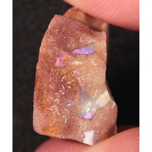 26.2 ct Precious Andamooka Crystal cutting rough from Australia