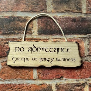 ファンタジーハーフリングサイン木製オーナメント