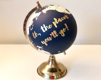 Libro de visitas con globo terráqueo pintado a mano, ideal para fiestas de viajes y como regalo de graduación.
