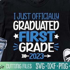 Je viens d'obtenir officiellement mon diplôme de première année 2023, Graduation Shirt Svg, Graduation Cap svg, Gift Svg, Cut File, Silhouette Svg, Cricut Designs