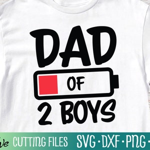 2 人の男の子のお父さん SVG、お父さんのバッテリー SVG、面白い父の日のギフト SVG、父の日 SVG、お父さん SVG、カメオ クリカット、カット ファイル、シルエット SVG、クリカット