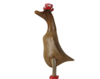 Canard en bois en racine de bambou et bois de teck avec bottes et chapeau rouge 25 cm