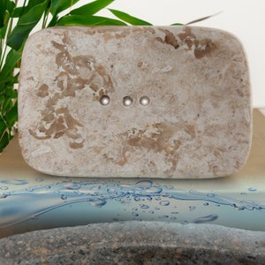 Porte-savon en pierre de marbre naturelle, fait à la main, carré avec canal de drainage prolonge hygiéniquement la durée de vie de votre savon image 3