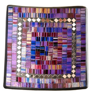 Dekoschale Mosaikschale violett Tonschale Schlüsselschale aus Terracotta mit handbemalten Glaselementen zu einem schönen Muster gelegt Bild 1