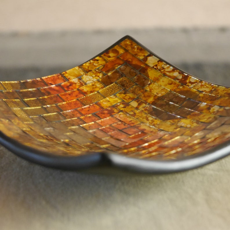 Dekoschale Mosaikschale Choclat gila Tonschale Schlüsselschale aus Terracotta mit handbemalten Glaselementen zu einem schönen Muster gelegt Bild 2