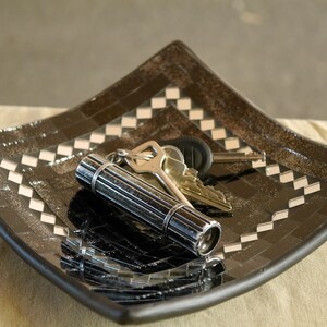 Dekoschale Mosaikschale schwarz mit Spiegel Schlüsselschale aus Terracotta mit handbemalten Glaselementen zu einem schönen Muster gelegt Bild 2
