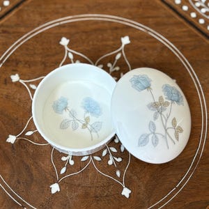Vintage Wedgwood ‘Ice Rose’ Small Round Porcelain Jewelry Trinket Box England
