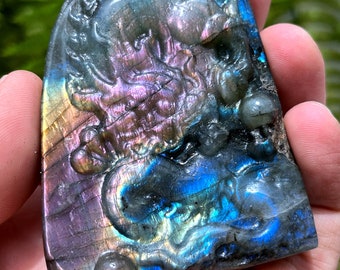 手彫りの光沢のあるラブラドライトクリスタルクォーツドラゴン/飛龍