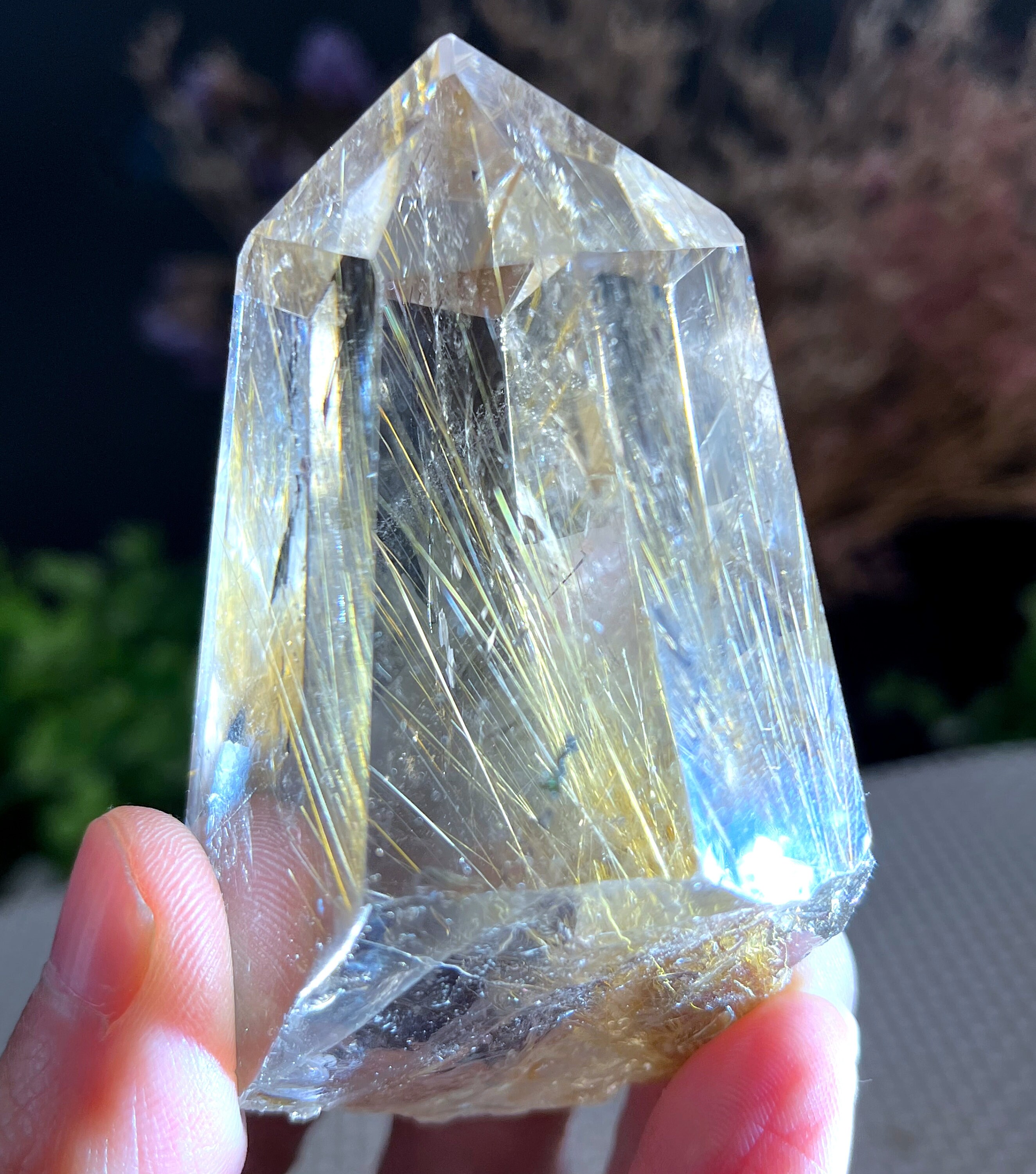 希少な大きな透明な金色のルチルクォーツポイント/クリスタルタワー