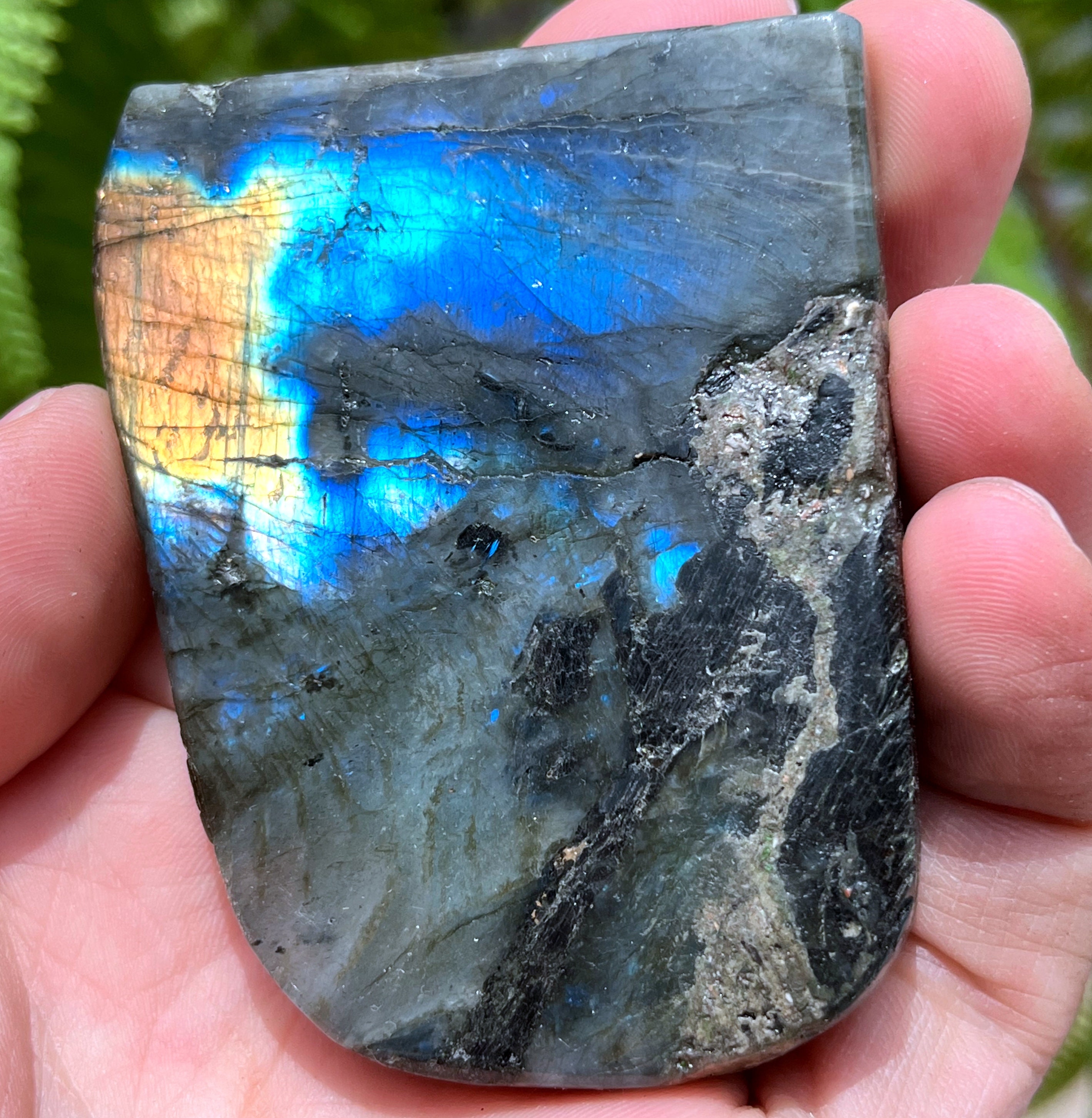 手彫りの光沢のあるラブラドライトクリスタルクォーツドラゴン/飛龍