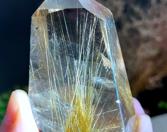 希少な大きな透明な金色のルチルクォーツポイント/クリスタルタワー