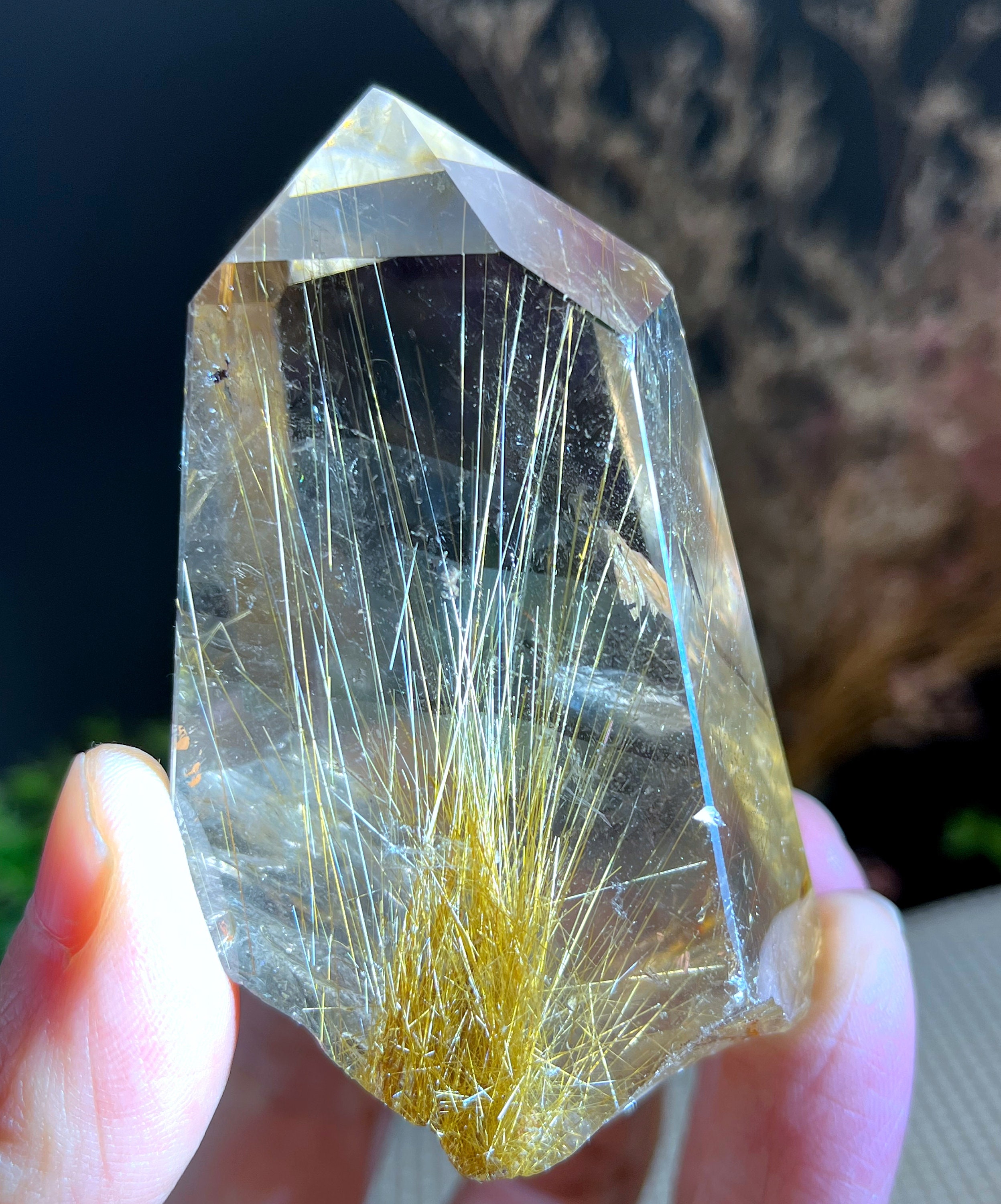 希少な大きな透明な金色のルチルクォーツポイント/クリスタルタワー