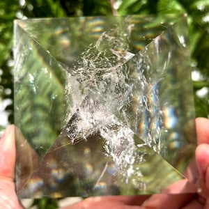 Piramide di quarzo arcobaleno naturale dell'Himalaya/Torre di cristallo bianco/Cristallo/Griglia di cristallo/Regalo speciale/Pietra di meditazione/autoportante