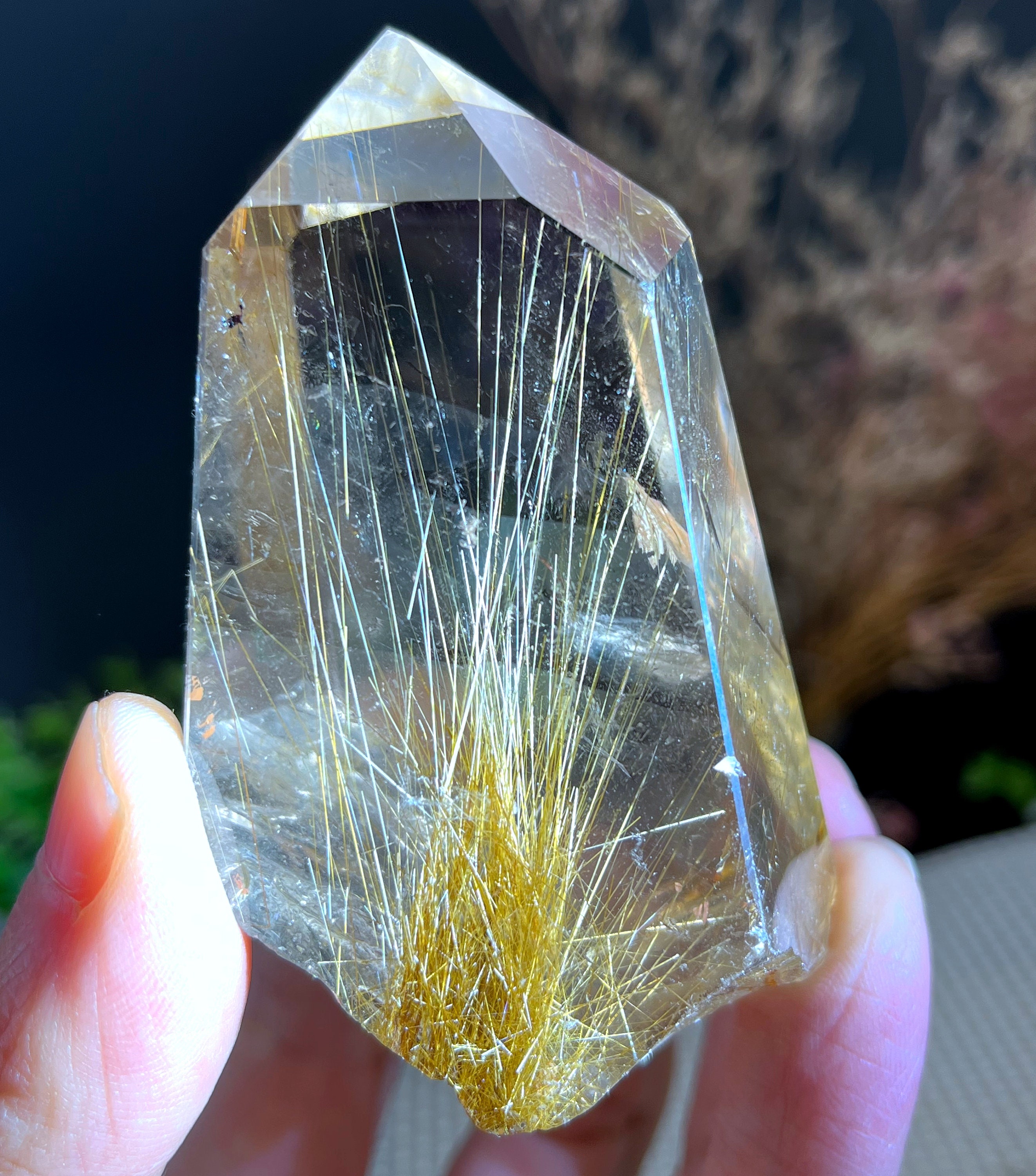 希少な大きな透明な金色のルチルクォーツポイント/クリスタルタワー