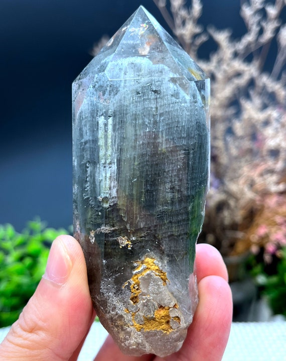 配送 天然の希少なクォーツ。 ブルークォーツ ブラジル 原石 ポイント