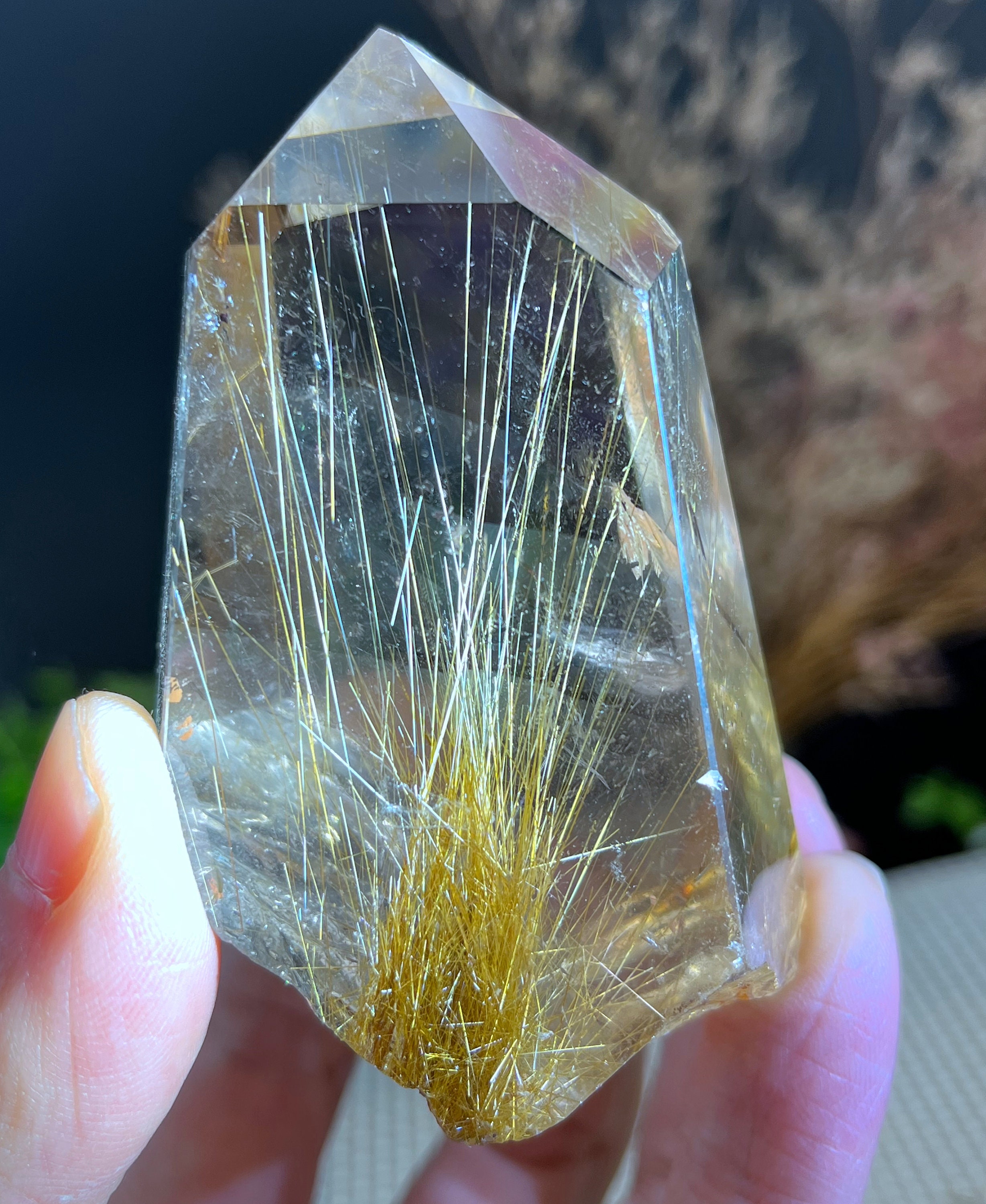 希少な大きな透明な金色のルチルクォーツポイント/クリスタルタワー