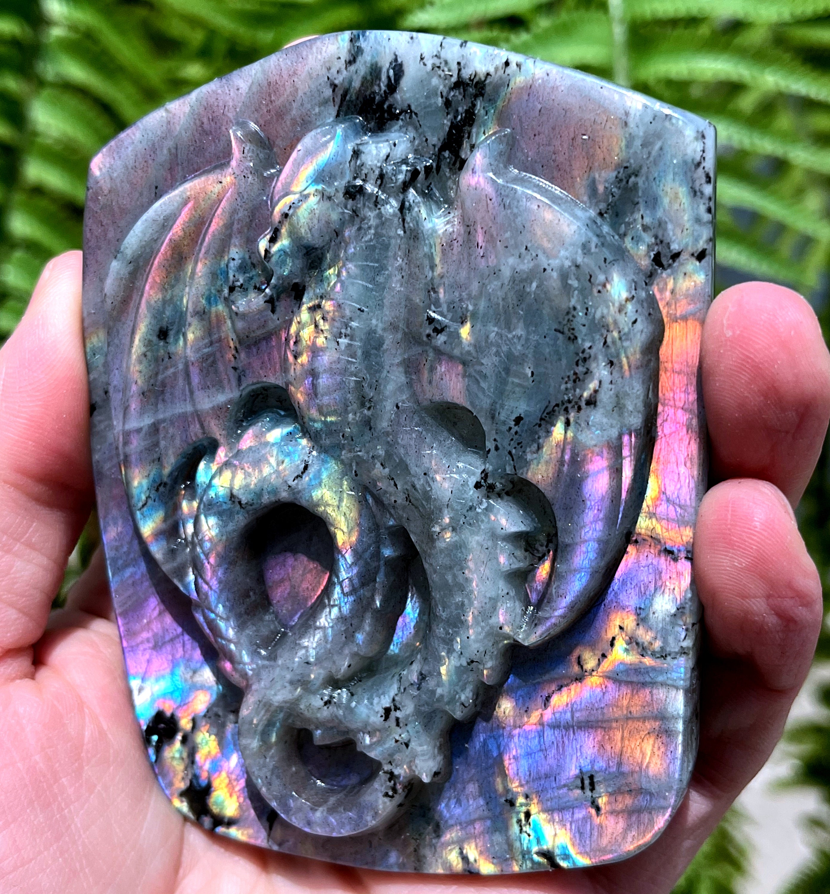 手彫りの光沢のあるラブラドライトクリスタルクォーツドラゴン/飛龍