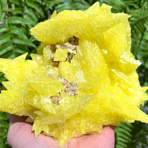 Top Raw Crystal Specimen-Fascinating Yellow native Sulfur Crystal-Chakra-Meditation/specimen/Feng Shui/Healing crystal/Energy stone