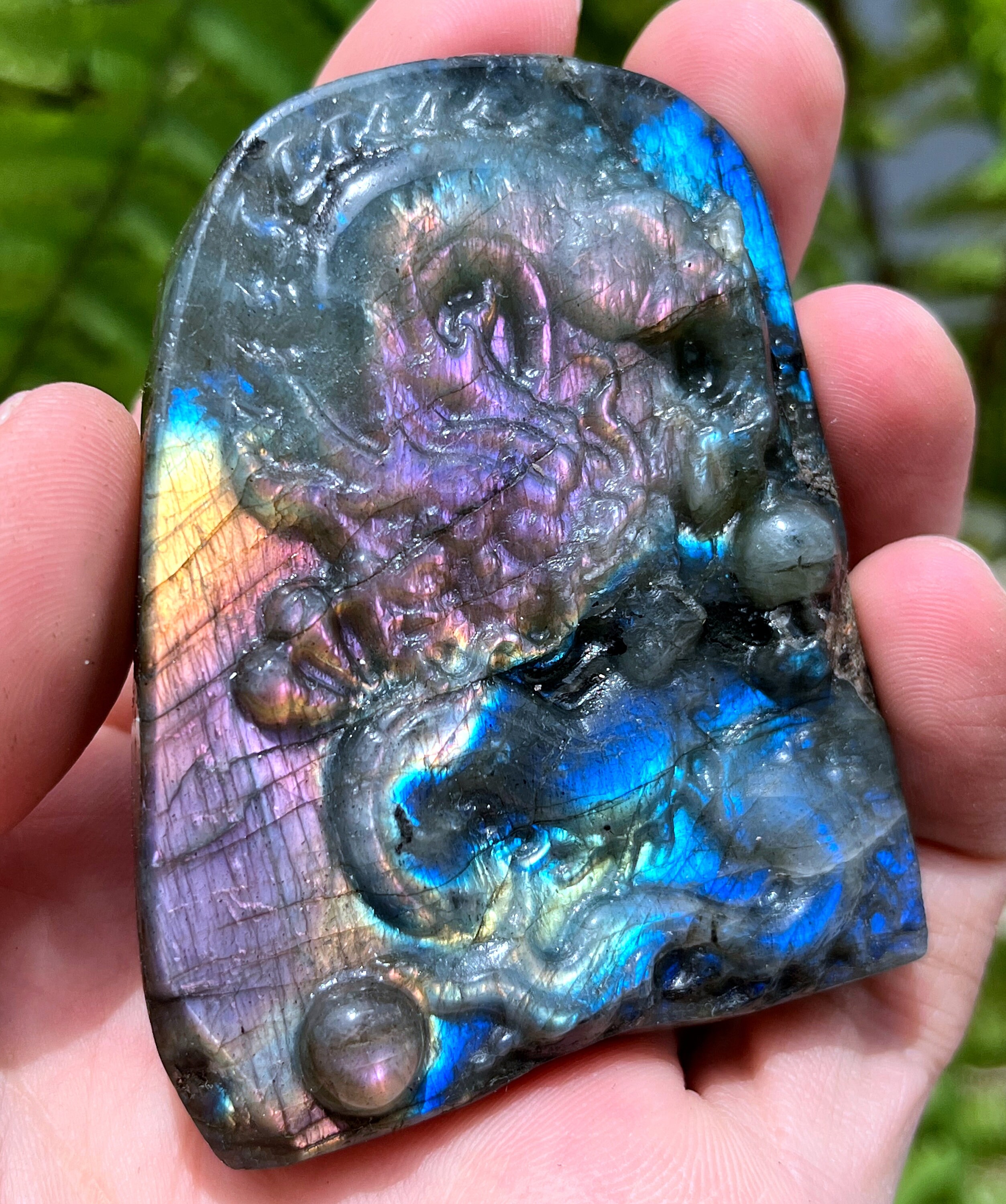 手彫りの光沢のあるラブラドライトクリスタルクォーツドラゴン/飛龍