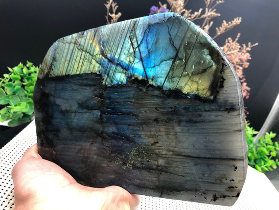 手彫りの光沢のあるラブラドライトクリスタルクォーツトカゲ/光沢の