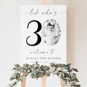 Olha quem tem 30 anos, modelo de pôster com foto de 30 anos, quadro de fotos personalizável, pôster de 30 anos, download digital