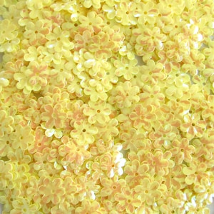 Sequins (Small) Daisies / Flowers Glossy Yellow Iris 9mm ~200 pieces 6 Petals Loose