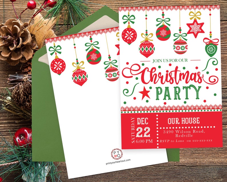 Puede incluir: Una invitaci&oacute;n a una fiesta de Navidad con un dise&ntilde;o rojo y verde. La invitaci&oacute;n presenta adornos colgantes, las palabras "Christmas Party" y detalles del evento. Se incluye un sobre.