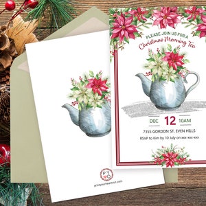 K&ouml;nnte beinhalten: Einladung zum Weihnachts-Morgen-Tee mit einer Aquarellillustration einer Teekanne gef&uuml;llt mit Weihnachtssternen und Gr&uuml;nzeug. Die Einladung enth&auml;lt den Text "PLEASE JOIN US FOR A Christmas Morning Tea" und Veranstaltungsdetails.