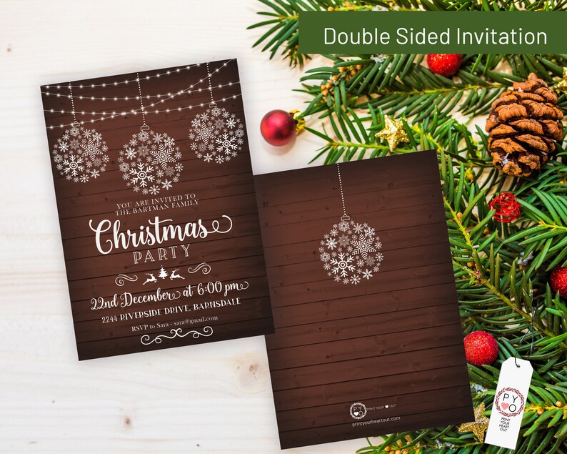 K&ouml;nnte beinhalten: Doppelseitige Weihnachtsparty-Einladung mit rustikalem Holzgrund. Die Vorderseite zeigt den Text "Christmas Party" und das Datum. Die R&uuml;ckseite zeigt einen Schneeflocken-Ornament. Festliches Feiertagsdesign.