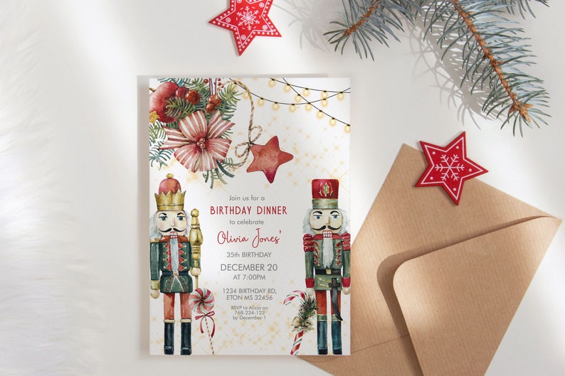Op de afbeelding: Een feestelijke uitnodiging voor een verjaardagsdiner, met aquarel illustraties van notenkrakers, zuurstokken en vakantiegroen. De uitnodiging bevat de tekst "Join us for a Birthday Dinner to celebrate Olivia Jones' 35th Birthday December 20 at 7:00PM".