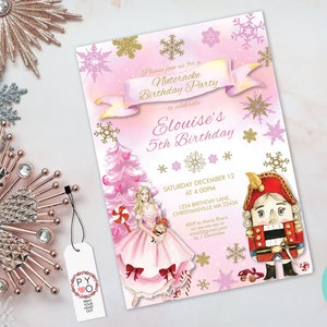 Op de afbeelding: Een roze uitnodiging voor een verjaardagsfeestje met het thema Notenkraker, met gouden en roze sneeuwvlokaccenten. De uitnodiging bevat een aquarelillustratie van een ballerina en een notenkraker. De tekst luidt "Elouise's 5th Birthday".