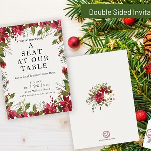 K&ouml;nnte beinhalten: Eine doppelseitige Einladungskarte f&uuml;r eine Weihnachtsfeier. Die Vorderseite zeigt rote Weihnachtssterne, gr&uuml;nen Stechpalmen und den Text: we've reserved A SEAT AT OUR TABLE. Die R&uuml;ckseite zeigt einen Blumenstrau&szlig; und ein kleines Logo.