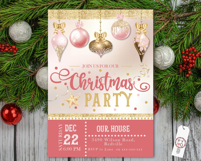 Peut inclure: Une invitation &agrave; une f&ecirc;te de No&euml;l au design festif. Elle pr&eacute;sente des ornements suspendus en or et rose, avec les mots "Christmas Party" en &eacute;criture &eacute;l&eacute;gante. D&eacute;tails : date, heure et lieu.