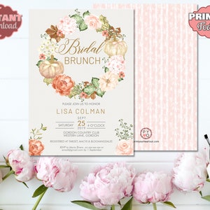 Puede incluir: Una corona floral con calabazas y follaje de oto&ntilde;o rodea el texto "Bridal Brunch" sobre un fondo crema. La invitaci&oacute;n es para el brunch de boda de Lisa Colman el 25 de septiembre de 2019 a las 4 de la tarde en el Gordon Country Club en Gordon.