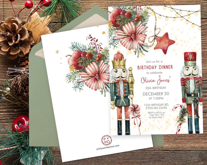 Op de afbeelding: Een feestelijke uitnodiging voor een verjaardagsdiner met aquarel illustraties van een notenkraker, zuurstokken en kerstgroen. De uitnodiging bevat de tekst "VERJAARDAGSDINER" en details voor Olivia Jones' 35e verjaardag op 20 december.