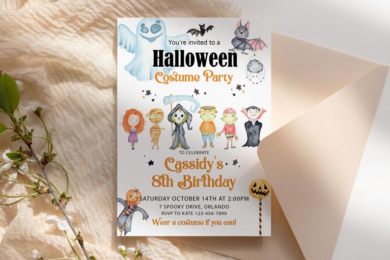 Op de afbeelding: Halloween kostuumfeest uitnodiging met aquarel illustraties van geesten, vleermuizen en verklede personages. De uitnodiging is voor Cassidy's 8e verjaardag, met datum, tijd en locatie details. De tekst luidt: "Draag een kostuum als je kunt!"