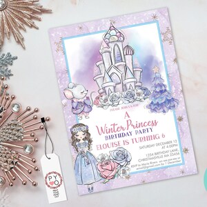 Op de afbeelding: Een Winter Princess verjaardagsfeest uitnodiging met een aquarel illustratie van een kasteel, muis en meisje. De uitnodiging is versierd met sneeuwvlokken en rozen. De tekst luidt "A Winter Princess Birthday Party, Elouise is turning 6".