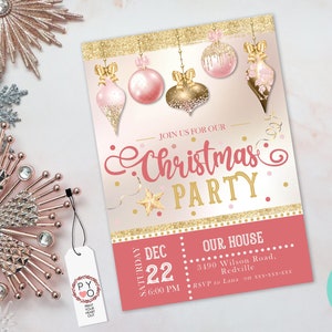 Peut inclure: Une invitation &agrave; une f&ecirc;te de No&euml;l avec un th&egrave;me rose et or. L'invitation pr&eacute;sente des ornements suspendus, le texte "Christmas Party" et les d&eacute;tails de l'&eacute;v&eacute;nement. Des flocons de neige d&eacute;coratifs et une &eacute;tiquette sont &eacute;galement visibles.