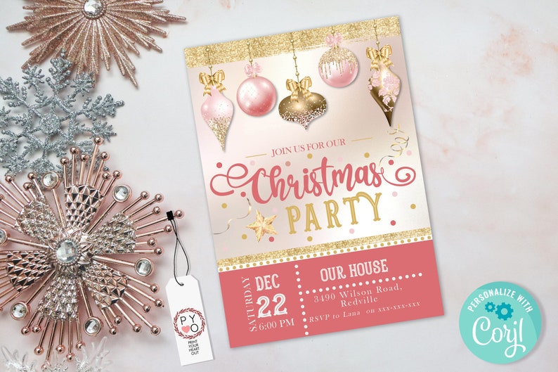 Peut inclure: Une invitation &agrave; une f&ecirc;te de No&euml;l avec un th&egrave;me rose et or. L'invitation pr&eacute;sente des ornements suspendus, le texte "Christmas Party" et les d&eacute;tails de l'&eacute;v&eacute;nement. Des flocons de neige d&eacute;coratifs et une &eacute;tiquette sont &eacute;galement visibles.