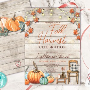 K&ouml;nnte beinhalten: Einladung zur Herbst-Ernte-Feier mit rustikalem Holz-Hintergrund, K&uuml;rbissen, Bl&auml;ttern und Lichterketten. Die Einladung ist f&uuml;r die Lighthouse Church am 20. Oktober um 19:00 Uhr.