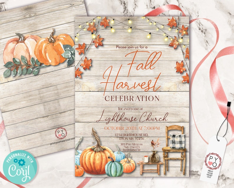 K&ouml;nnte beinhalten: Einladung zur Herbst-Ernte-Feier mit rustikalem Holz-Hintergrund, K&uuml;rbissen, Bl&auml;ttern und Lichterketten. Die Einladung ist f&uuml;r die Lighthouse Church am 20. Oktober um 19:00 Uhr.