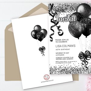 Puede incluir: Invitaci&oacute;n de cumplea&ntilde;os en blanco y negro con fondo de purpurina plateada. La invitaci&oacute;n presenta globos negros con detalles de purpurina plateada y un lazo negro. El texto dice "Est&aacute;s invitado" e incluye detalles para la fiesta de cumplea&ntilde;os n&uacute;mero 40 de Lisa Colman.